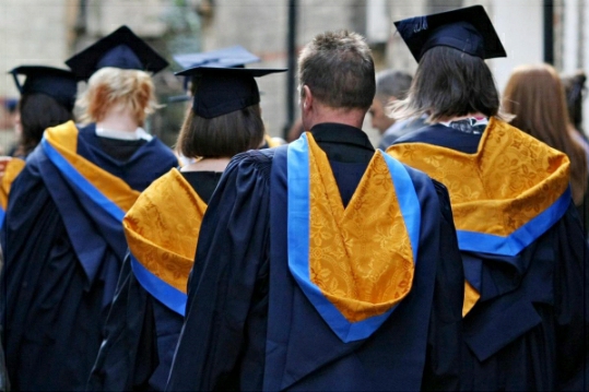 Scrapping graduate visa route ‘would have small effects on net migration’